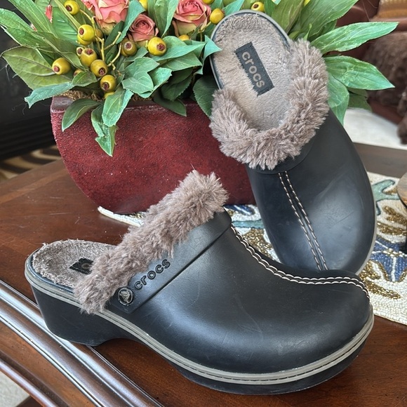 CROCS Cobbler Eva Clogs Black w/ Walnut Faux Fur Lining Slip On Casual Shoes - Picture 16 of 16
